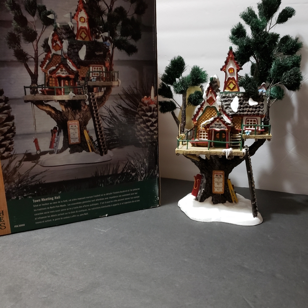Vintage 2000 DEPT 56 North Pole Woods "Town Meeting Hall"